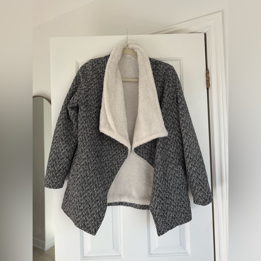 Chic Black and Cream Open Jacket